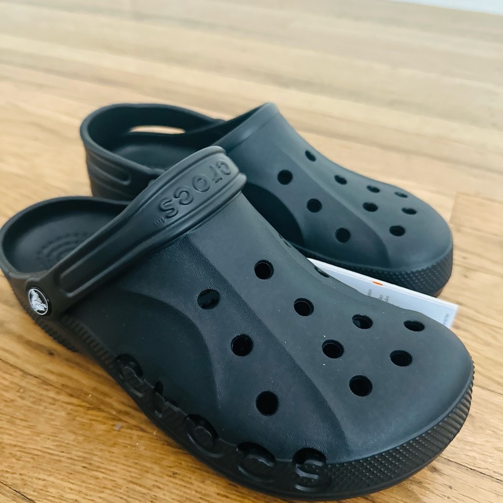 CROCS Black Sandals with Textured Sole and Ventilation